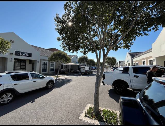 102M² WAREHOUSE TO LET IN MILNERTON CENTRAL